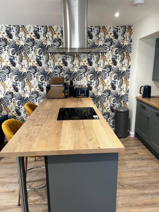 Stunning 1 Bedroom *