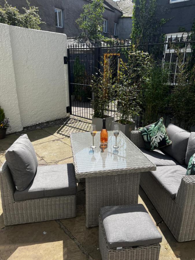 Stunning 1 Bedroom *